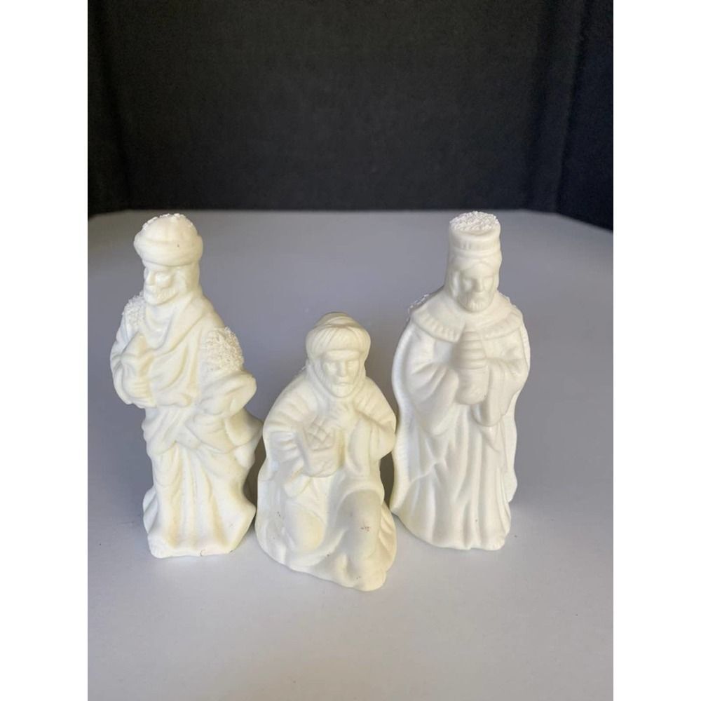 3 wisemen white beige ceramic PLEASE BUNDLE ALL ITEMS UNDER $10